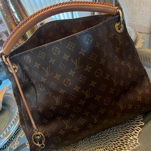 100% Authentic Louis Vuitton Artsy MM MNG